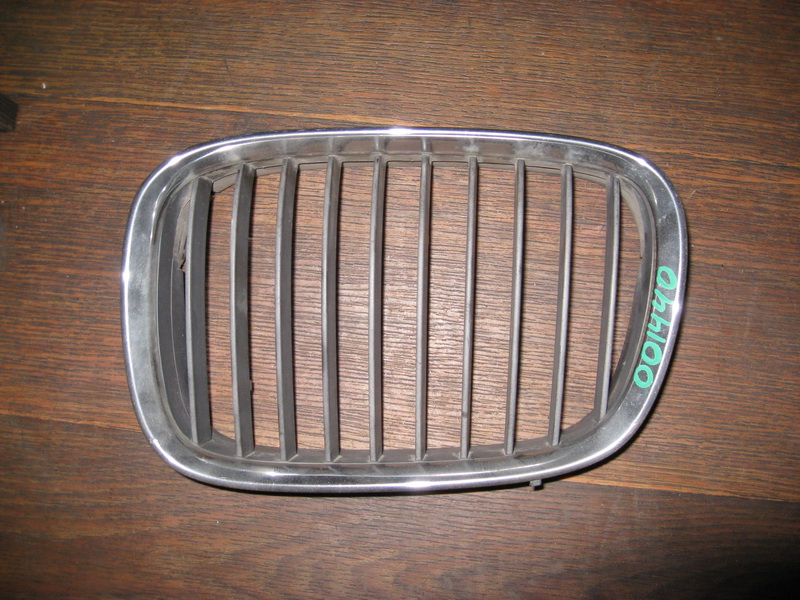 Решетка радиатора левая (ноздря) BMW E39