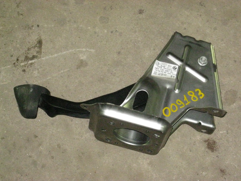 Педаль тормоза Skoda Octavia A5