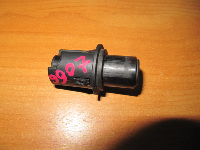 Отбойник(резинка) багажника Opel Astra J GTC