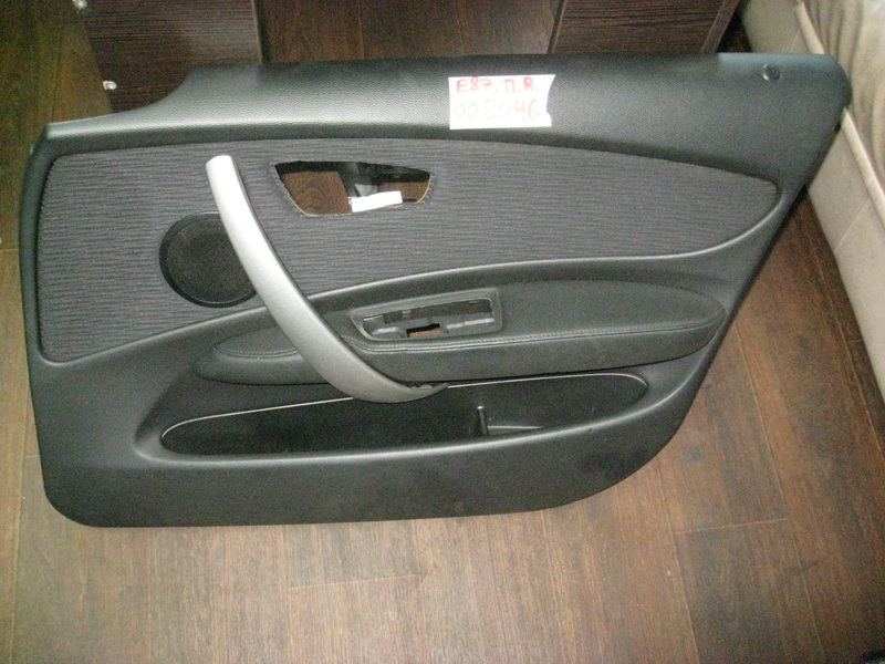 Обшивка двери передняя правая BMW E87