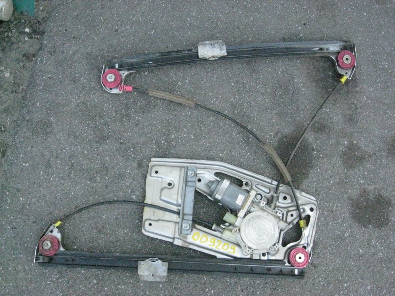 Стеклоподъемник передний правый BMW E39