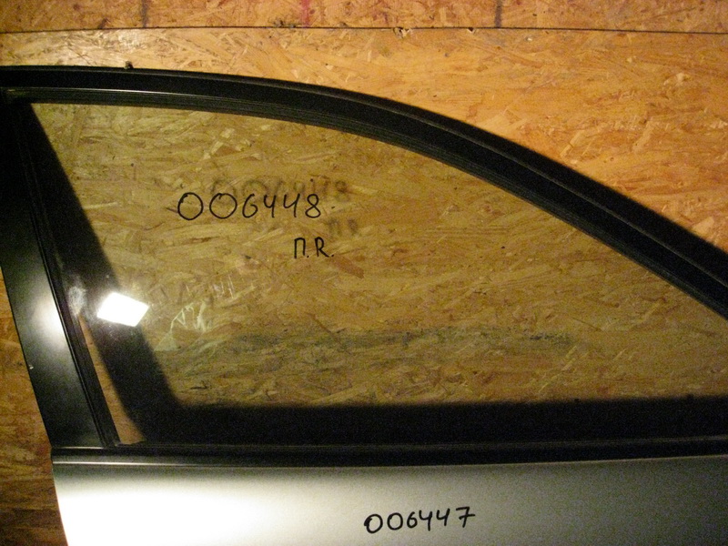 Стекло двери передней правой Mazda 6 (GG)