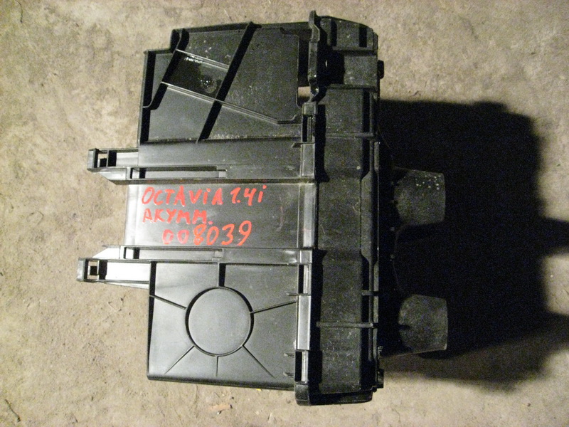 Подставка под аккумулятор Octavia (A4 1U-)