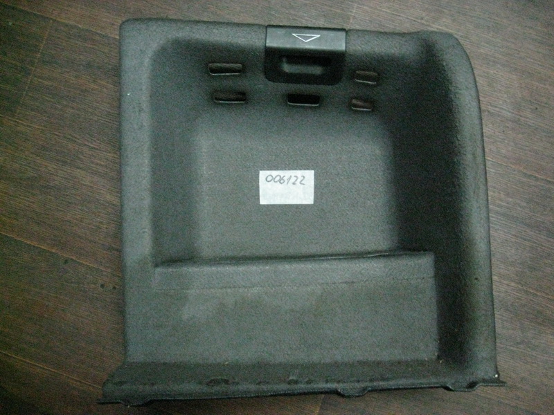 Обшивка багажника правая BMW E39