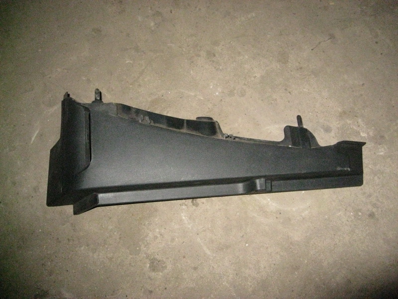Направляющая шторки багажника Skoda Octavia (A5 1Z-)