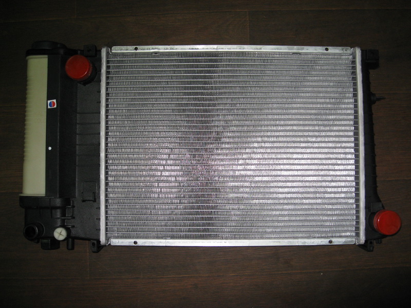 Радиатор охлаждающей жидкости BMW E30 Е34 Е36