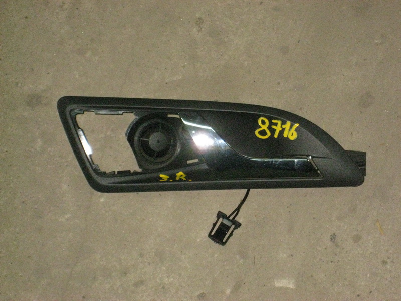 Ручка двери задней внутренняя правая Skoda Octavia (A5 1Z-)