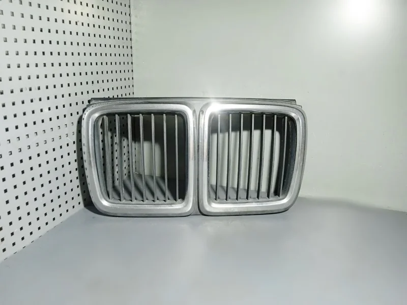 Решетка радиатора (ноздри) BMW E32
