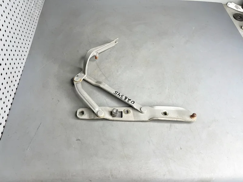 Петля багажника правая BMW Е39