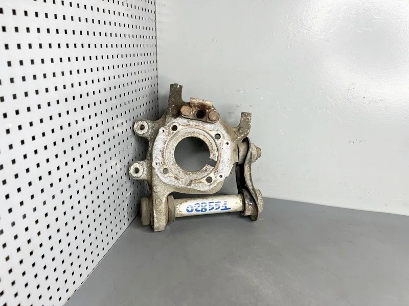 Кулак задний правый BMW E39