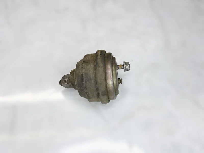 Опора двигателя правая BMW E39