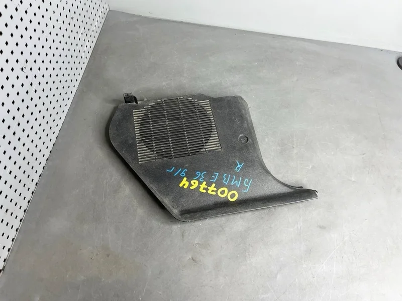 Накладка стойки передней BMW E36