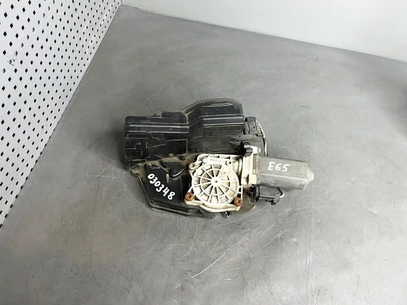 Замок двери задний правый BMW E65 E66