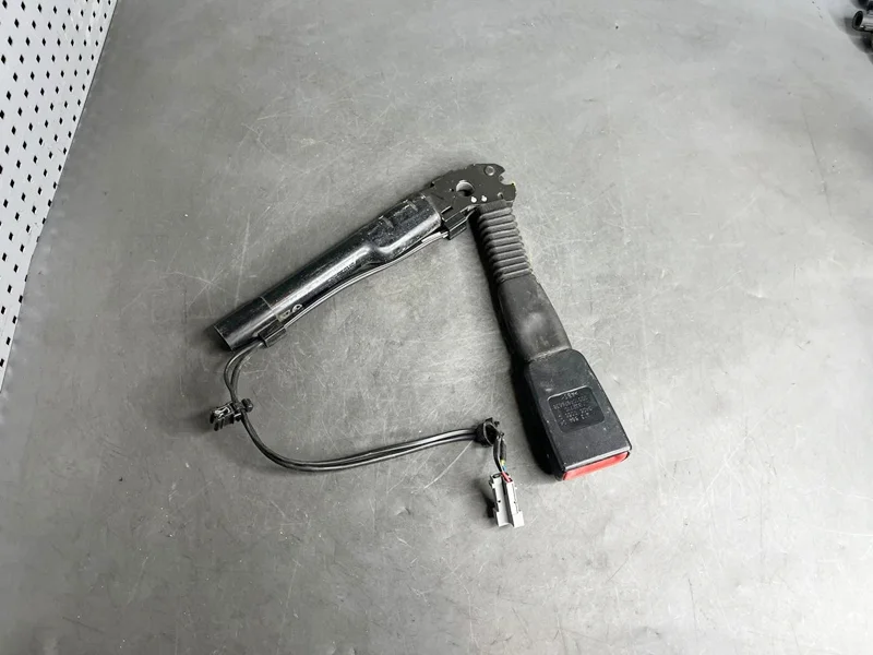 Ответная часть ремня безопасности BMW E81 Е87 E88 Е90 E91 E92 Е84, Z4 E89
