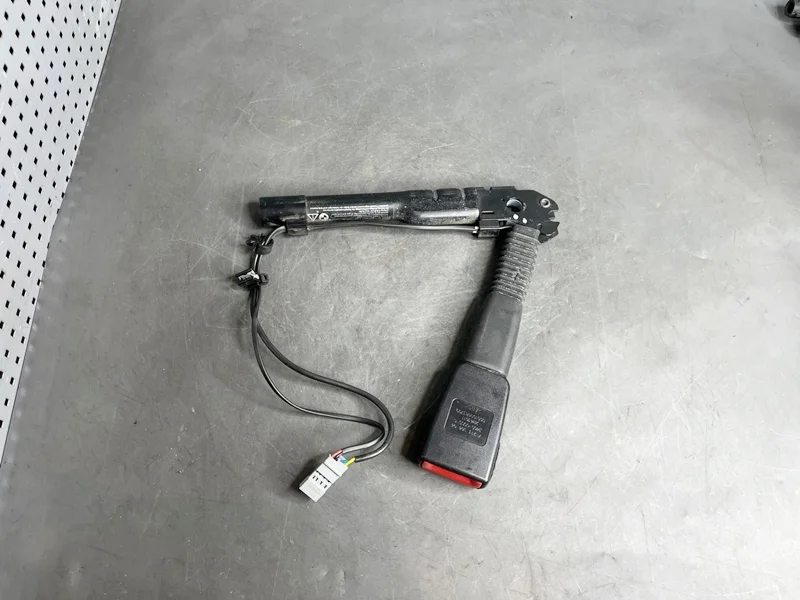 Ответная часть ремня безопасности BMW E81 Е87 E88 Е90 E91 E92 Е84, Z4 E89