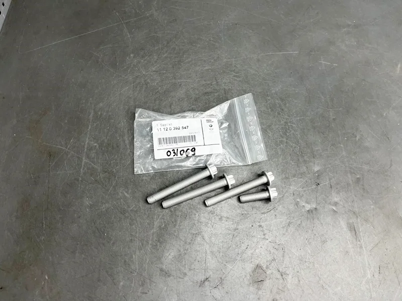 Комплект болтов головки блока BMW E87 E90 E60 E65 E70 E83 E84 F01 F02 F25 