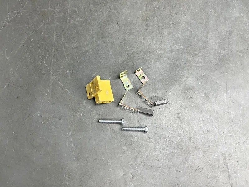 Щеткодержатель генератора DONGFENG Xiaobawang Yunnei Chengnei 4100Q