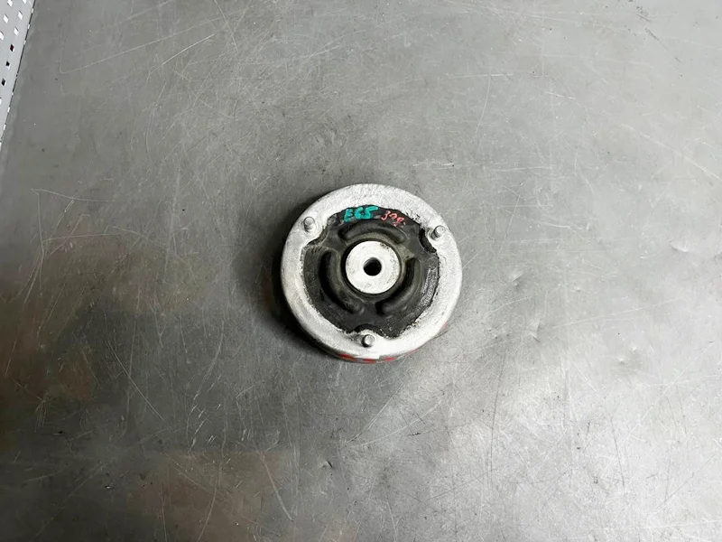 Опора заднего амортизатора BMW E60 E63 E65 E66