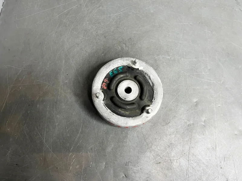 Опора заднего амортизатора BMW E60 E63 E65 E66