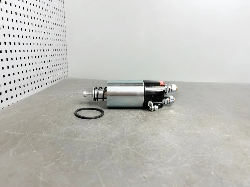Втягивающее реле стартера GAZ 33106