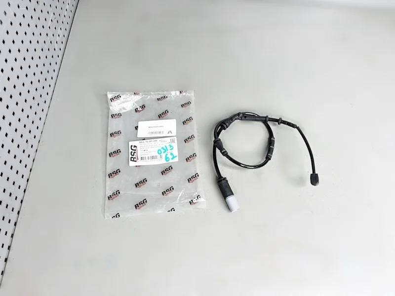 Датчик износа колодок задний BMW F39 F40 F45 F46 F48, Mini Cooper F54, F57, F60