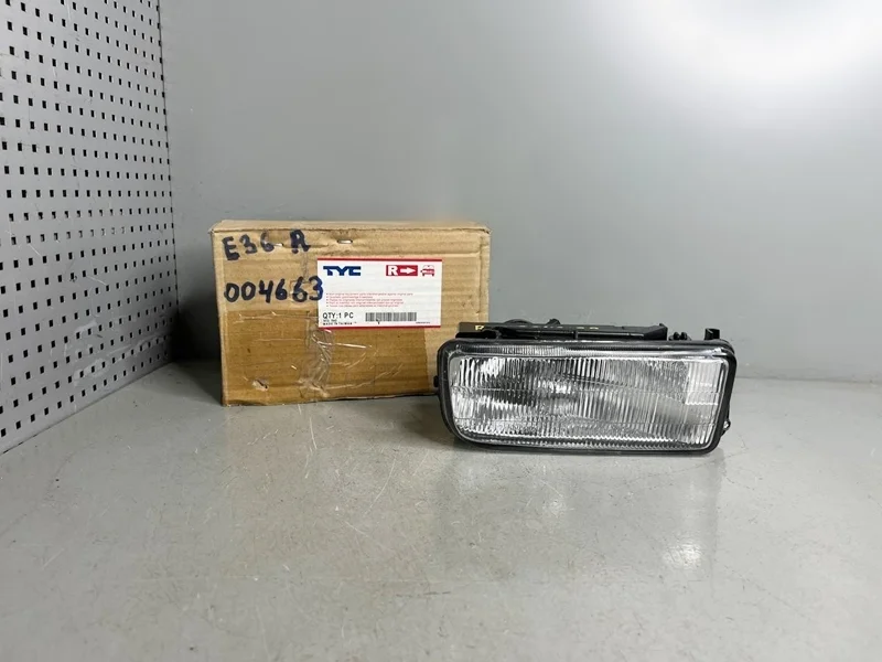 Противотуманная фара правая BMW Е36