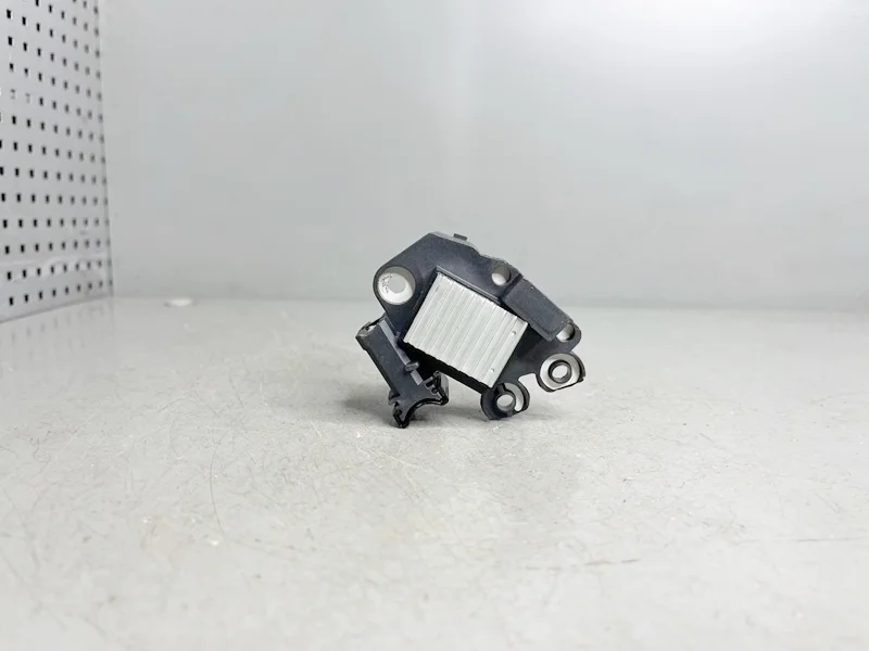 Реле-регулятор генератора Seat, Skoda, VW
