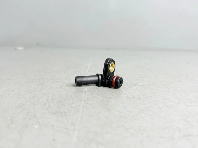 Штуцер крышки ГРМ Mercedes W221