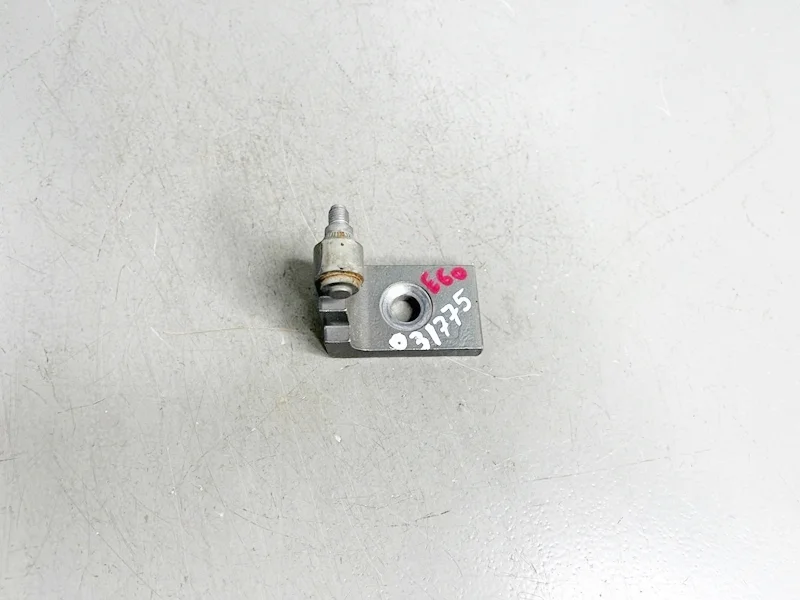 Петля двери передняя правая нижняя BMW E60 E61 F25 F26 E70 E71