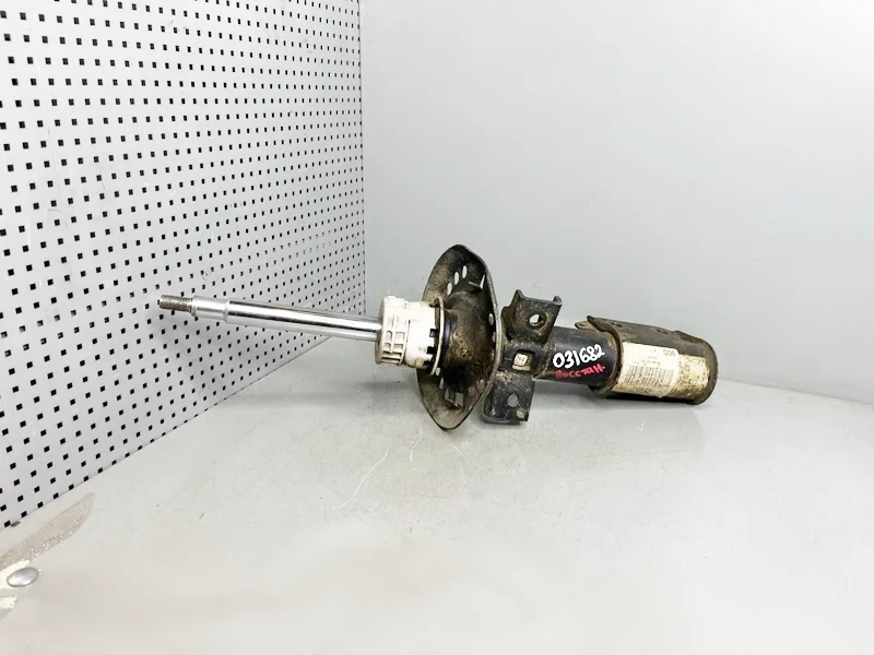 Амортизатор передний Mercedes W218