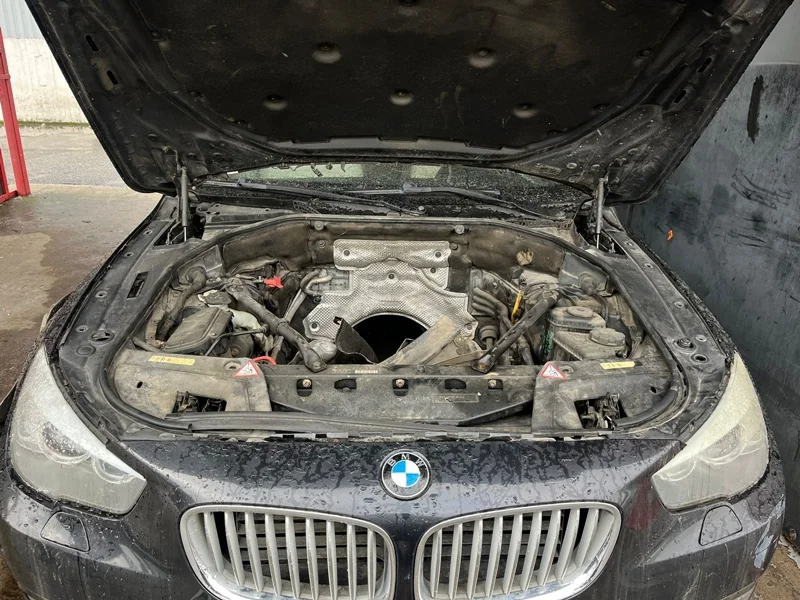 Уплотнитель капота боковой BMW F07 GT