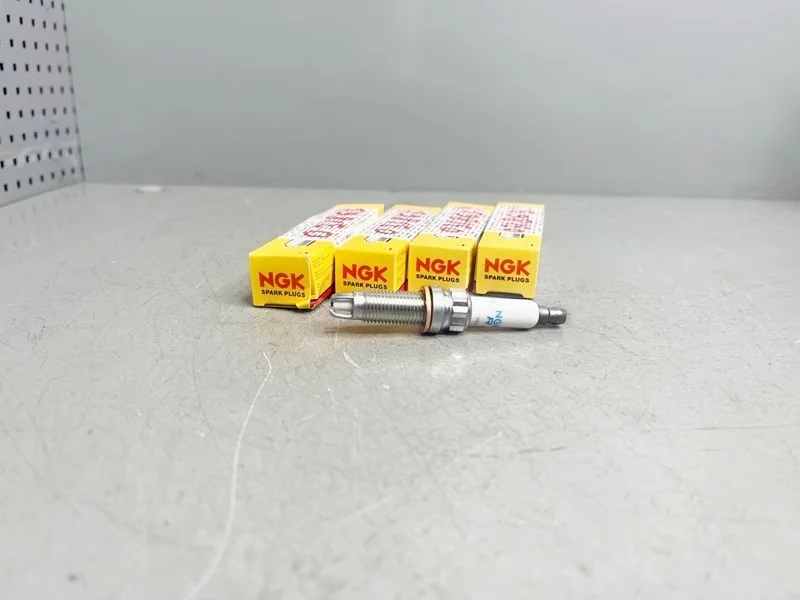 Свеча зажигания BMW E82 E88 E90 E91 E92 E93 E60 E61 F01 F02 E71