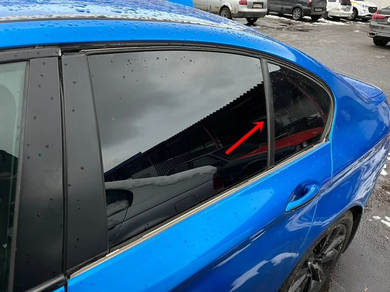 Направляющая стекла двери задняя левая BMW F10