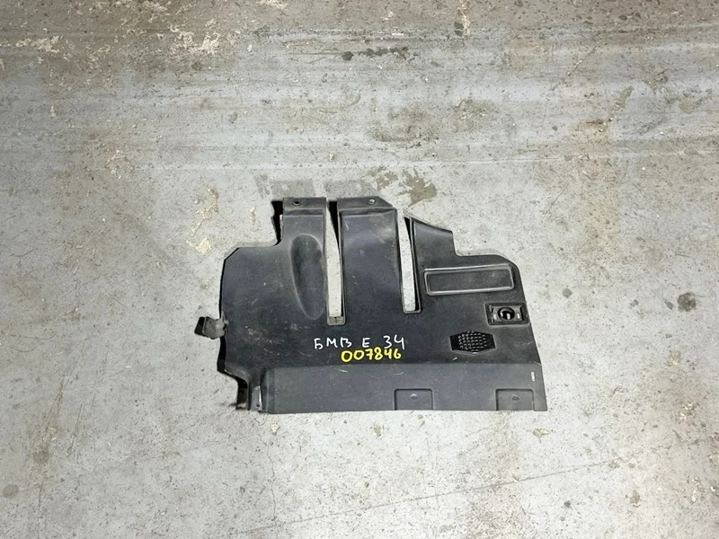 Накладка под педали (кузов внутри) BMW Е34