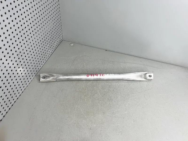Распорка правая BMW F01 F02 F06 F10 F11 F12 