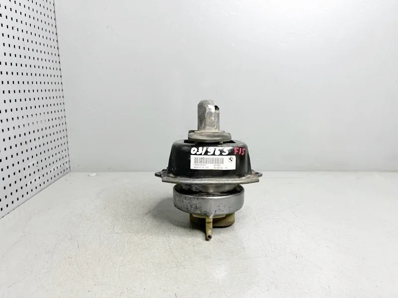 Опора двигателя правая BMW F15 F16