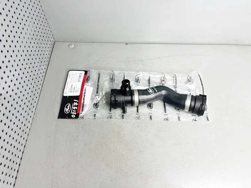 Шланг радиатора верхний BMW E81 E82 Е87 Е88 Е90 Е92 Е84, Z4 Е89