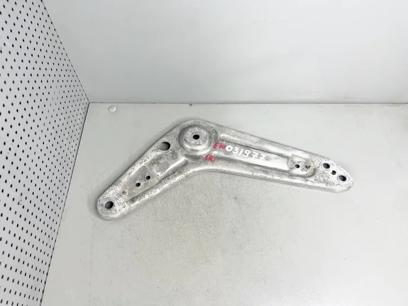 Кронштейн задней балки правый BMW E70 E71 F15 F16 F85 F86