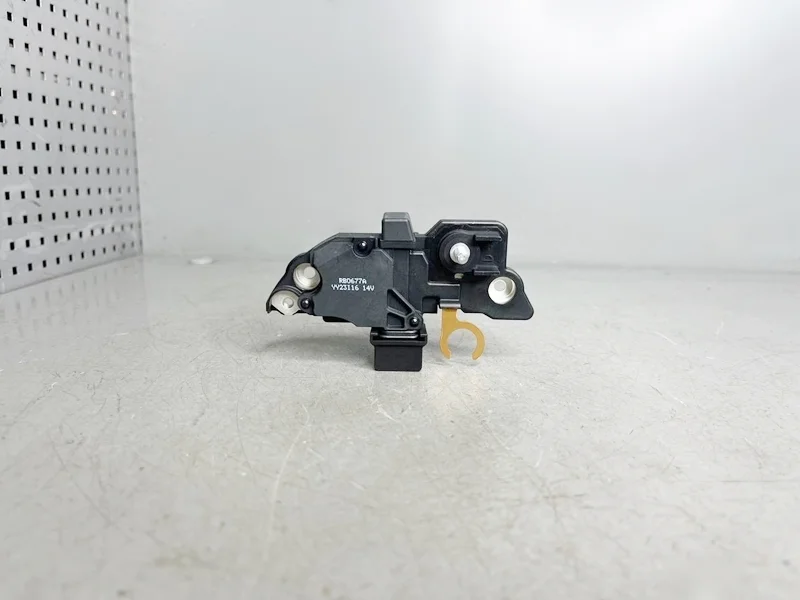 Реле-регулятор генератора Mercedes, SAAB, Ford, New Holland, Case, AGCO, Buluebird