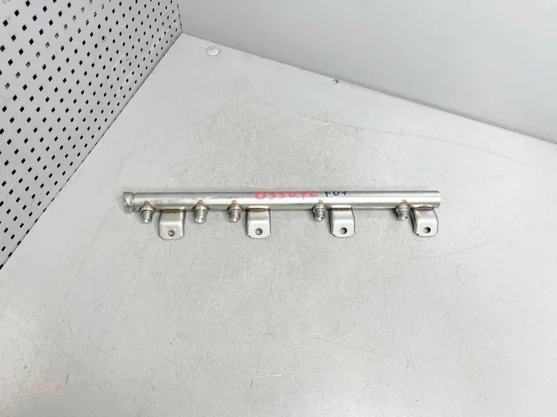 Рейка топливная рампа BMW F07 GT, F10 F01 F02 E70 E71