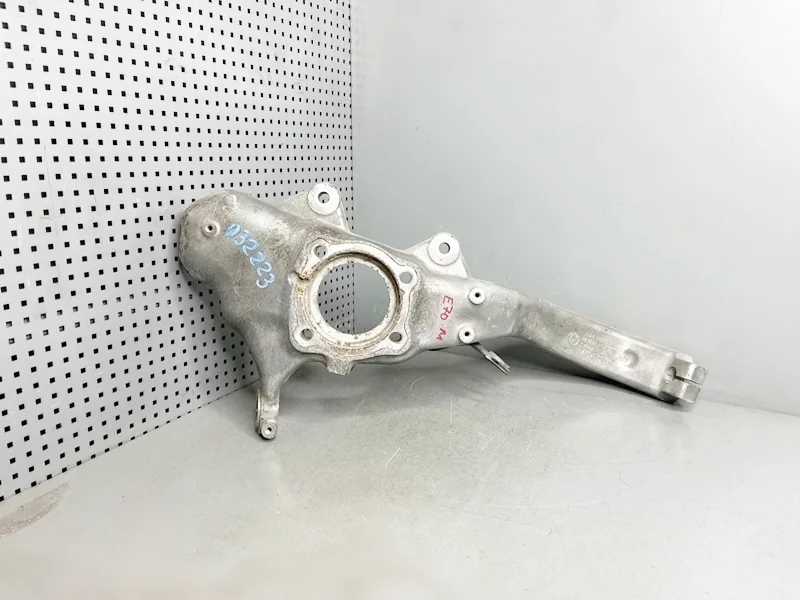 Кулак поворотный передний правый BMW E70 E71 F15 F16 F85 F86