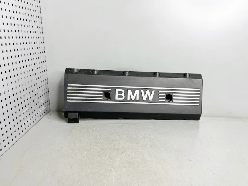 Накладка декоративная двигателя левая BMW E39 E38 E31 E53