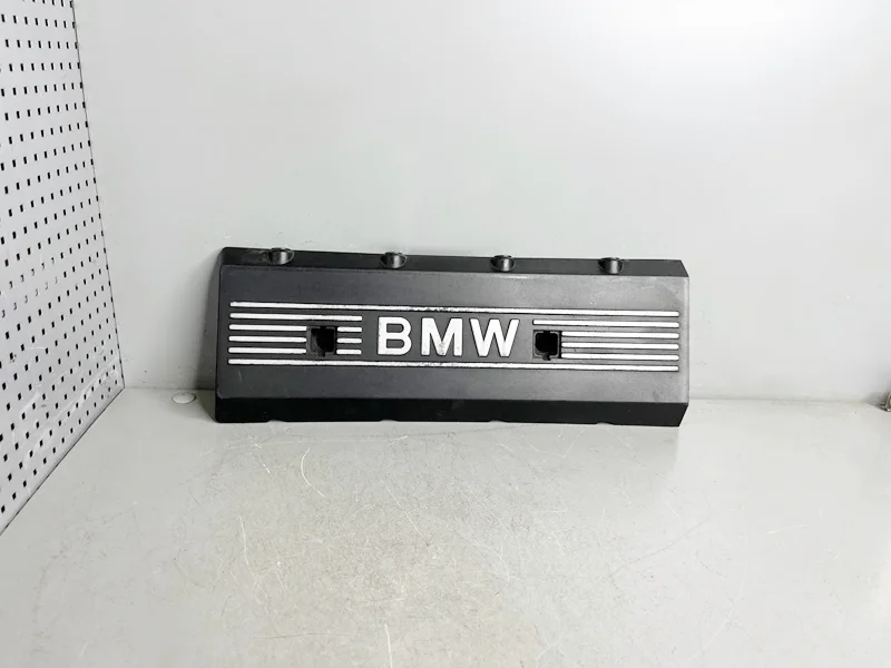 Накладка декоративная двигателя правая BMW E39 E38 E31 E53