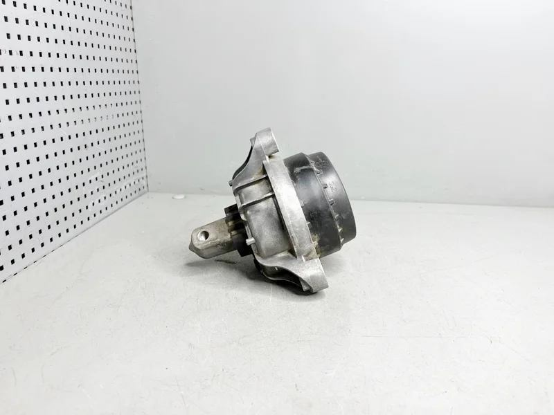 Опора двигателя левая BMW F07 GT, F10 F11