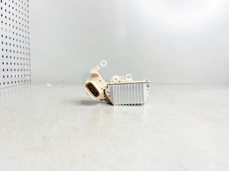 Реле-регулятор генератора Toyota