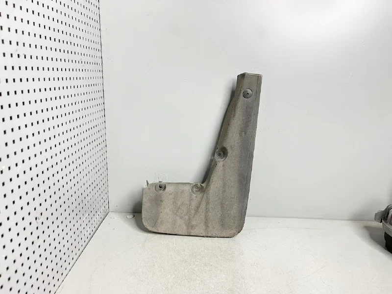 Брызговик задний левый BMW Е84