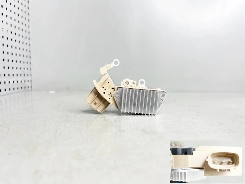 Реле-регулятор генератора HINO