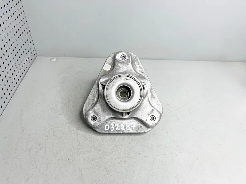 Опора переднего амортизатора Mercedes C218 / X218, W212