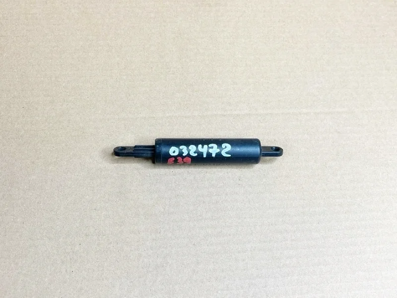 Амортизатор бардачка BMW E39