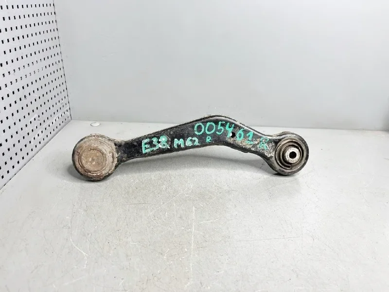 Рычаг задний правый верхний BMW E38
